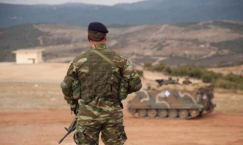 Μυστήριο με έλληνα στρατιωτικό που έκανε λαθρεμπόριο όπλων – 100 δέματα στις ΗΠΑ